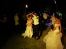 sposa e sposo che ballano